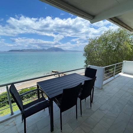 Stunning Beachfront Apartment Stratos Nerántza Eksteriør bilde