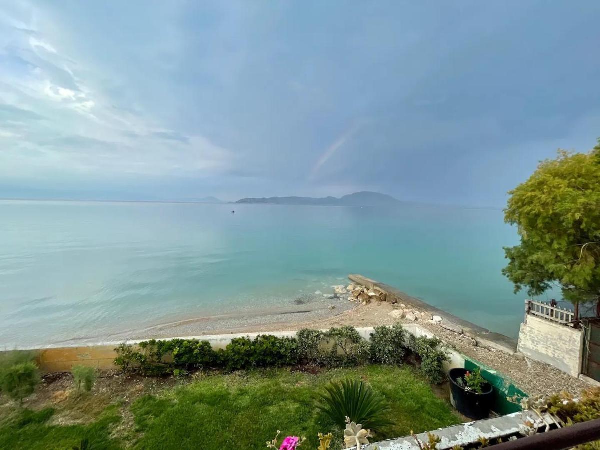 Stunning Beachfront Apartment Stratos Nerántza Eksteriør bilde