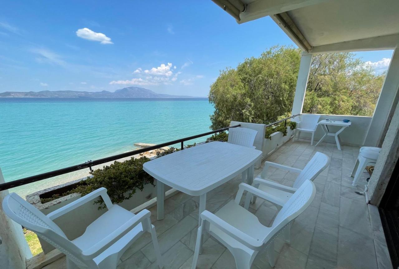 Stunning Beachfront Apartment Stratos Nerántza Eksteriør bilde