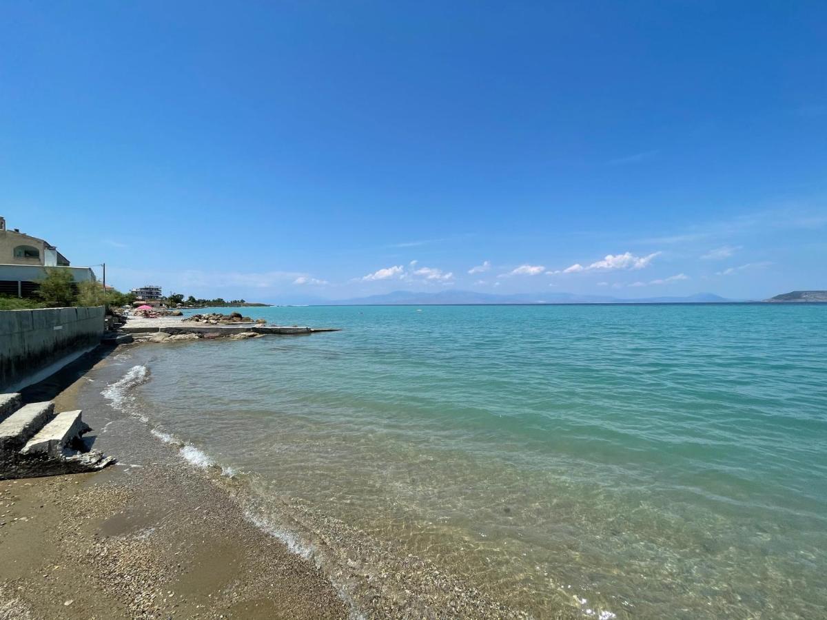 Stunning Beachfront Apartment Stratos Nerántza Eksteriør bilde