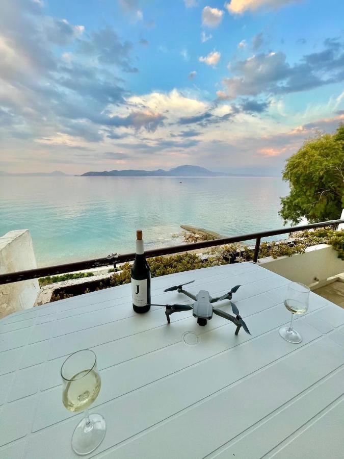 Stunning Beachfront Apartment Stratos Nerántza Eksteriør bilde