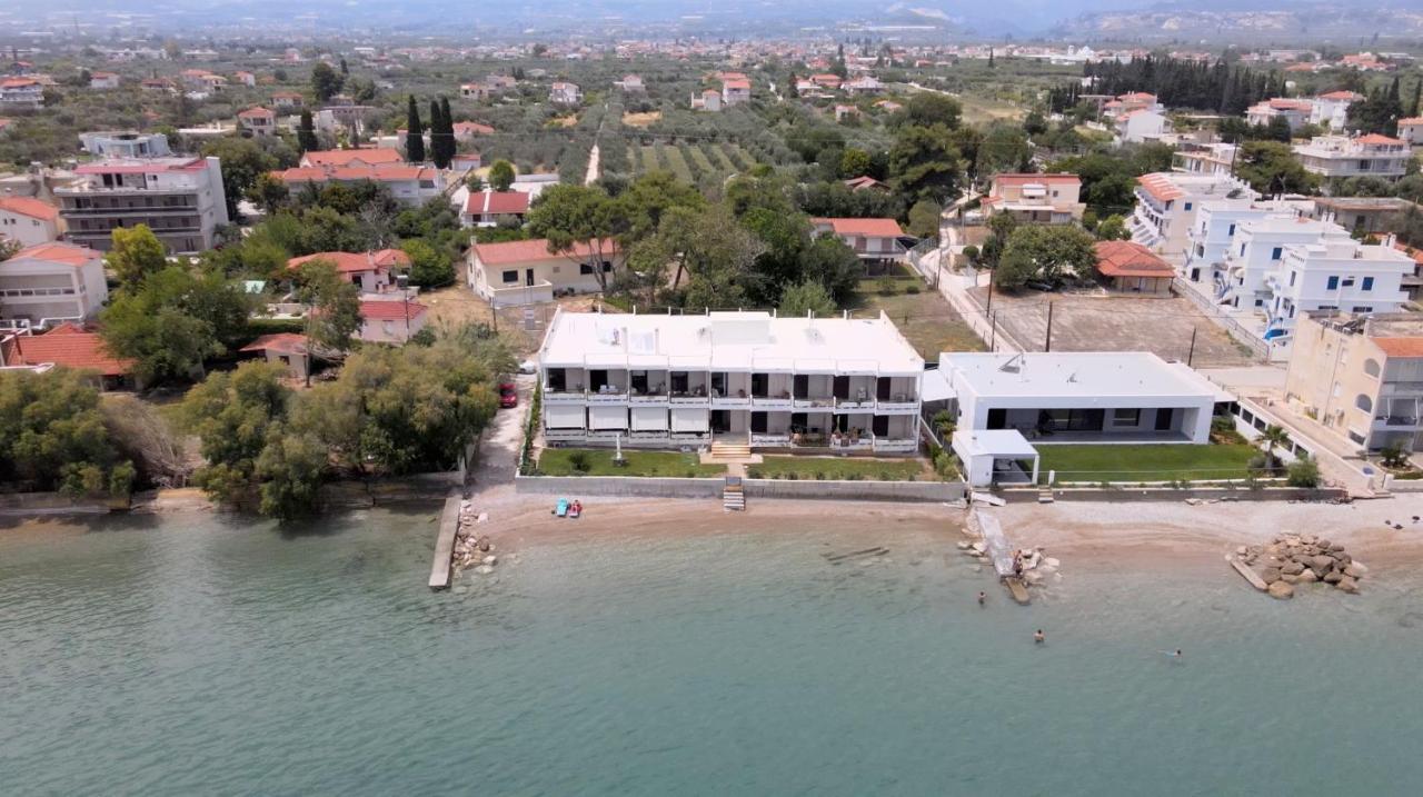 Stunning Beachfront Apartment Stratos Nerántza Eksteriør bilde