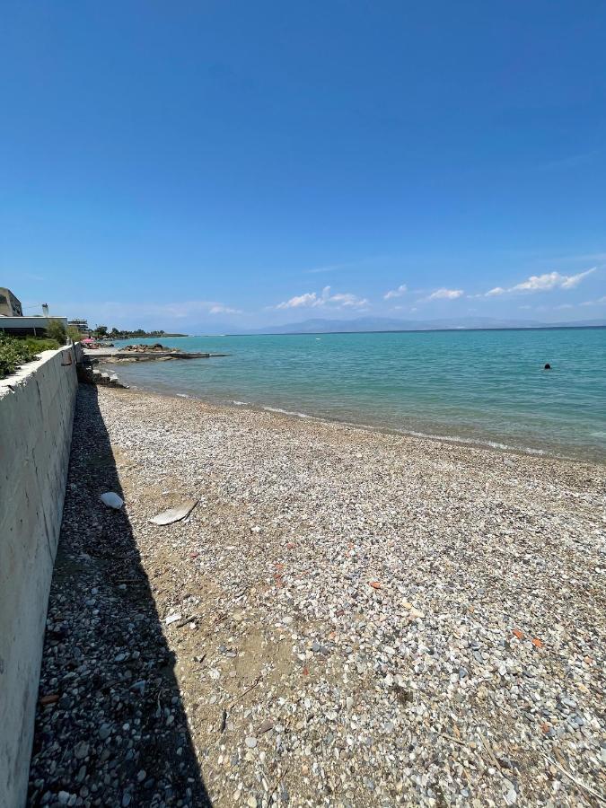 Stunning Beachfront Apartment Stratos Nerántza Eksteriør bilde